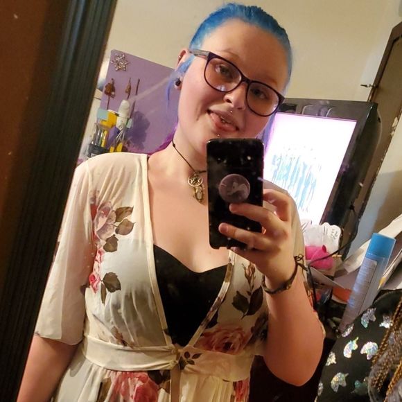 Meet your Posher, Hannah - Picture 1 of 1